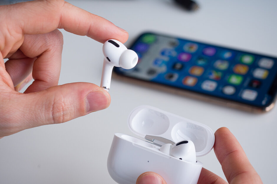 Apple-to-launch-AirPods-3-in-early-2021-with-AirPods-Pro-like-design