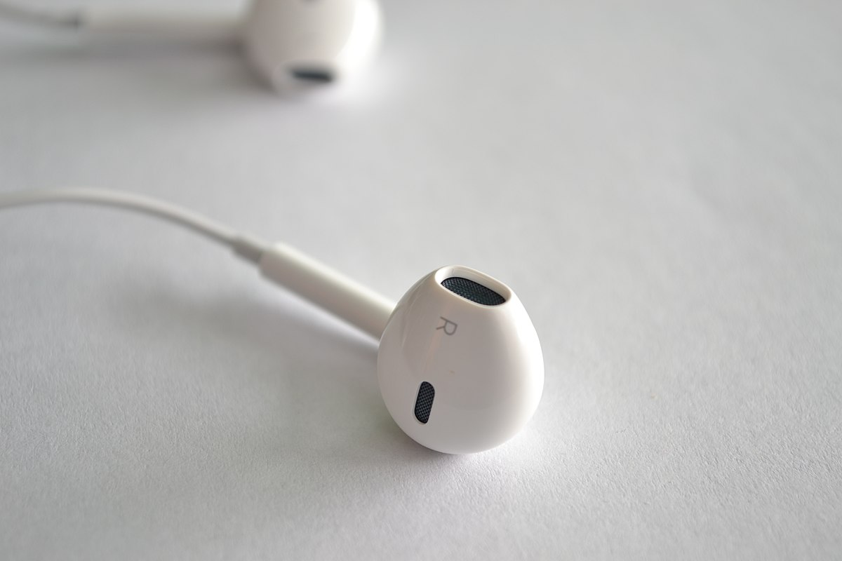 vocket-apple-earbuds